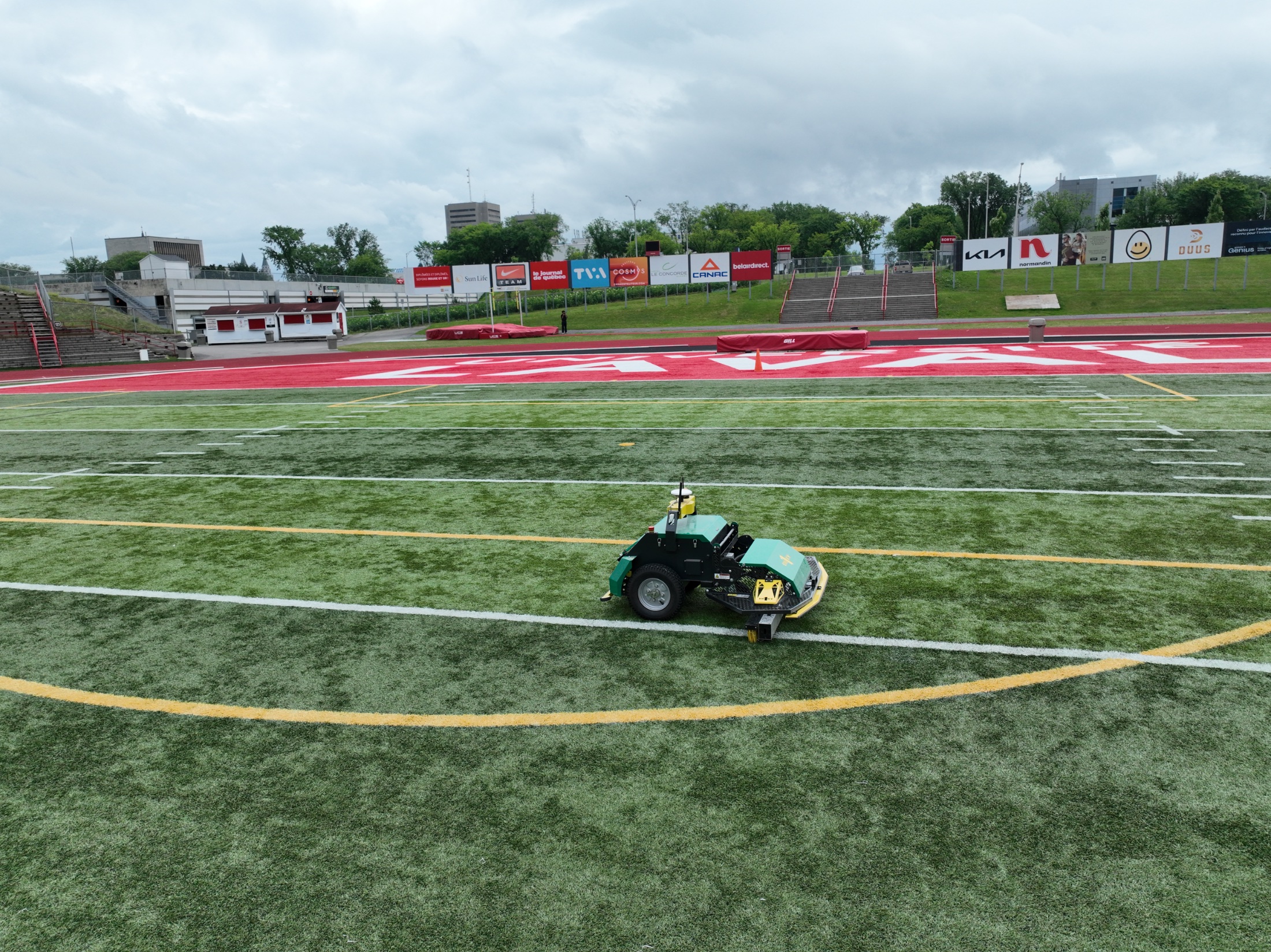 Le Buky ONE sur le terrain du PEPS de l'Université Laval
